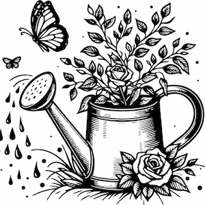 Op de afbeelding: Zwart-wit illustratie van een gieter met rozen en bladeren. Waterdruppels vallen uit de tuit. Twee vlinders vliegen in de buurt. De afbeelding heeft een vintage, botanisch thema.