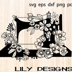 Puede incluir: Silueta en blanco y negro de una máquina de coser con adornos florales. La máquina está rodeada de flores y hojas. El texto "LILY DESIGNS" está en la parte inferior de la imagen.