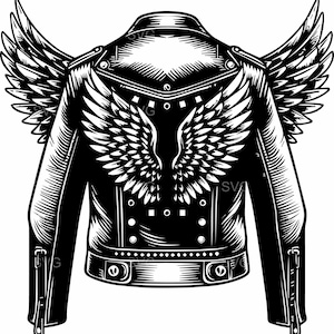 Può includere: Giacca di pelle nera con design di ali d'angelo bianche sul retro. La giacca presenta un classico stile biker con colletto a revers, dettagli con cerniera e cintura in vita. Le ali sono decorate con intricati motivi di piume.
