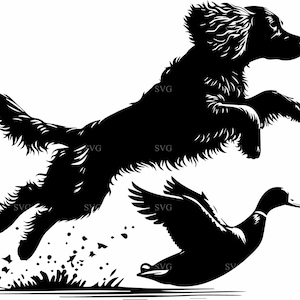 Boykin Spaniel SVG 4 Cut File - Cane da caccia che insegue la sagoma di un'anatra, Retriever SVG per progetti di artigianato