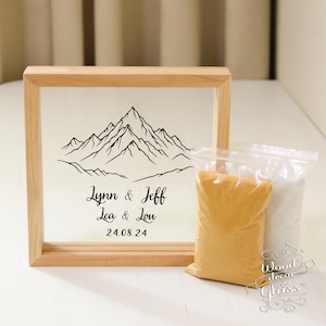 Op de afbeelding: Een set van drie keramische mokken met een gespikkelde, matte afwerking. De mokken zijn in crème, lichtbruin en donkerbruin. Elke mok heeft een eenvoudig, minimalistisch ontwerp.
