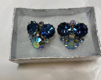 Juego de pendientes vintage Weiss con diamantes de imitación y clips en azul caribeño
