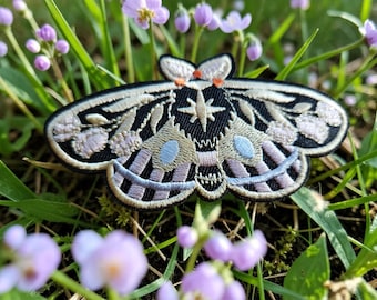 Patch Schmetterling Motte: mystische, botanische Stickerei