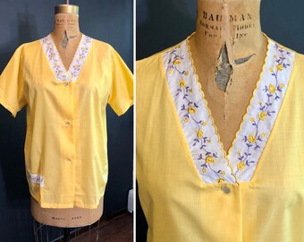 1960s Embroidered Button Down Top / 60s Vintage Yellow Blouse / Floral Short Sleeve Shirt / Retro Button Down Tops / Unisex / Size 38