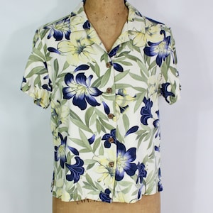 Vintage Hawaiian Shirt / Button Down Blouse / Summer Top / Tropical Floral / Women&#39;s / Femme Size Petite Medium