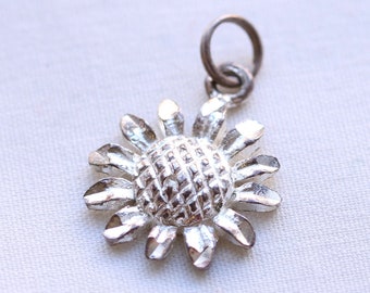 Silver Sunflower Pendant / Flower / Vintage Daisy Necklace / STERLING Silver / Boho Floral Jewelry