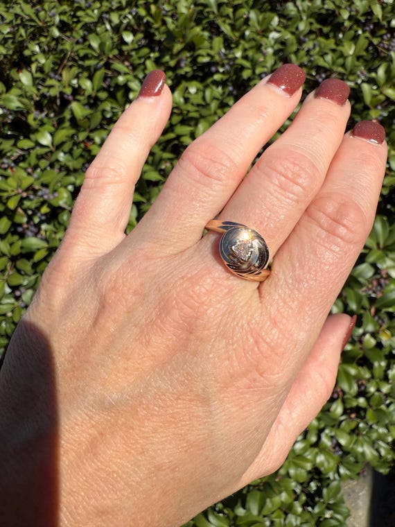 Trillion Shaped Diamond Ring - image 10