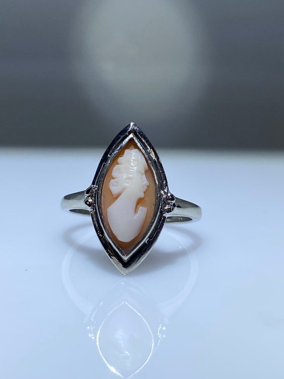 Vintage Cameo Navette Ring