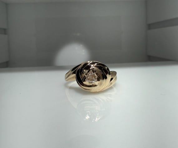 Trillion Shaped Diamond Ring - image 7
