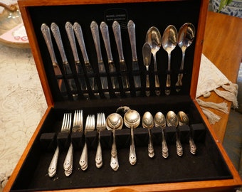 Holmes and Edwards, International Siver Company, Silverplated flatware service for 8