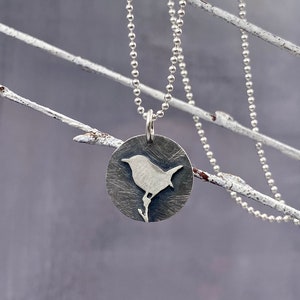 Colgante de pájaro, collar de pájaro, joyería de pájaro, joyería de reyezuelo euroasiático, colgante de reyezuelo, collar de plata esterlina, reyezuelo de plata, collar de reyezuelo euroasiático