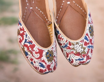 Women handcrafted ethnic Leather kalamkari footwear, Indian mojari, Indian Ethnic shoes, khussa, indian printed jutti, Punjabi Printed Jutti