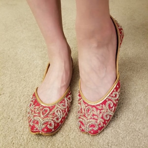 Custom Wedding Shoes for Bride, Red Beaded Bridal Shoes, Colorful Shoes, Wedding Punjabi Jutti, Indian Ethnic Party Shoes, Women Khussa