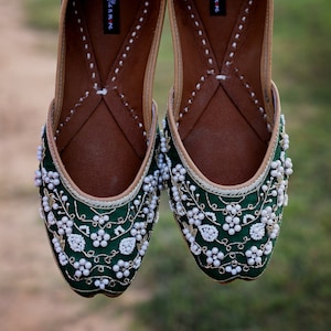 Green Wedding Shoes, Green gold punjabi jutti, Beaded Bridal Footwear, Green Indian Mojari, Ethnic Indian Shoes, Bridesmaid gift, , Khussa