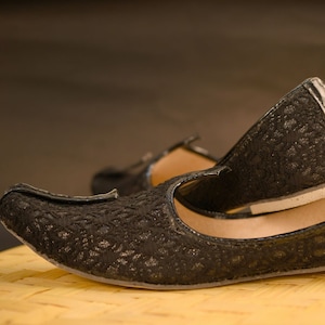 Black Wedding Shoes Men, Men Leather Shoes, Black Party Shoes, Men Khussa Flats, Men Slippers, Handmade Slippers, Men Shoes, Indian shoes