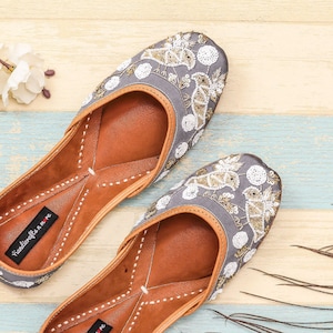 Grey flat Shoes for Bride, Flat wedding shoes, Shoes With Beads, Punjabi Jutti Flats, Women Khussa, Grey Women Wedding Jutti, Indian Mojaris