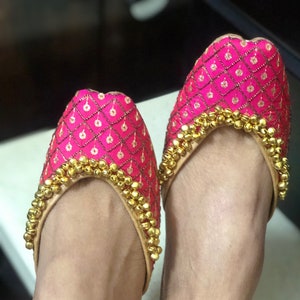 Pink Bridal Shoes, Trending Shoes, Indian Shoes Flip Flop, Pink Ballet Shoes, Embroidered Wedding Shoes, Punjabi Juttis, Khussa Shoes image 1