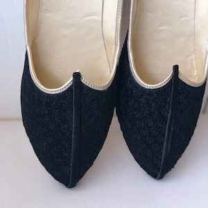 Embroidered shoes men, Black Mens Shoes, Khussa, Wedding Shoes for Groom ,Black Jutti Men, Mens Shoes, Groomsmen Shoes, Indian shoes,