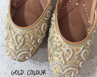 ゴールドビーズのモジャリシューズ、インドの結婚式のジュッティ、ザルドシの刺繍
