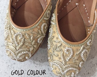 Bridesmaids Shoes, wedding shoes flat, Gold Women Shoes, Indian Ethnic party shoes, Women mojaris, Women Khussa, shoes with beads