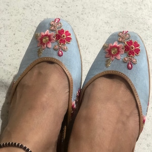 Indian Mojari, Blue Pink Floral Print Shoes, Printed Women Jutti, Indian Ethnic Shoes, Women Mojaris, Women Khussa, Shoes With Silk Fabric