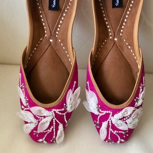 Pink and White Beaded Wedding Shoes, Punjabi Jutti, Pink Bridal Footwear, Ethnic Indian Shoes, Khussa Shoes for Women, Women Leather Flats
