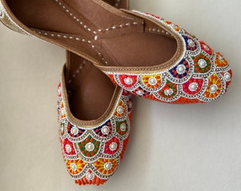 金刺繍のジュッティシューズ、パーティー用モジャリ、ハンドメイド