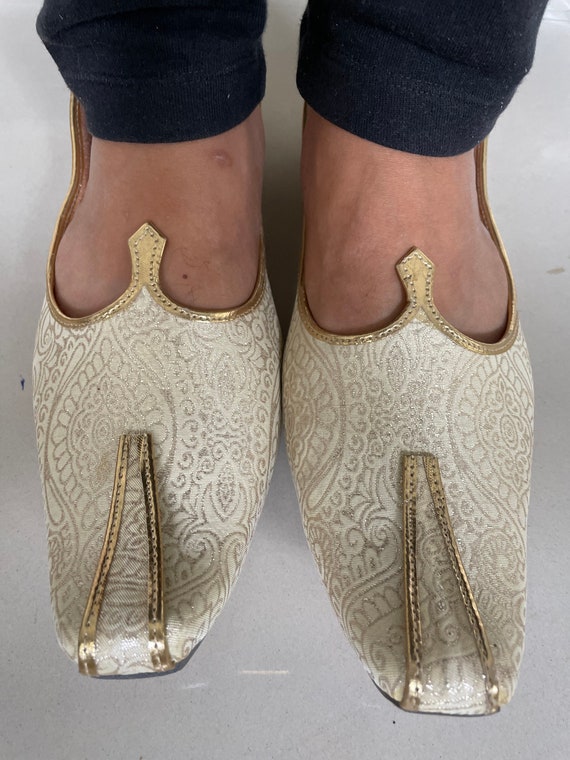 Extra Large Sherwani Shoes Off White wedding shoes for men Gold Shoes men Khussa shoes for men genie shoes Indian Shoes for groom