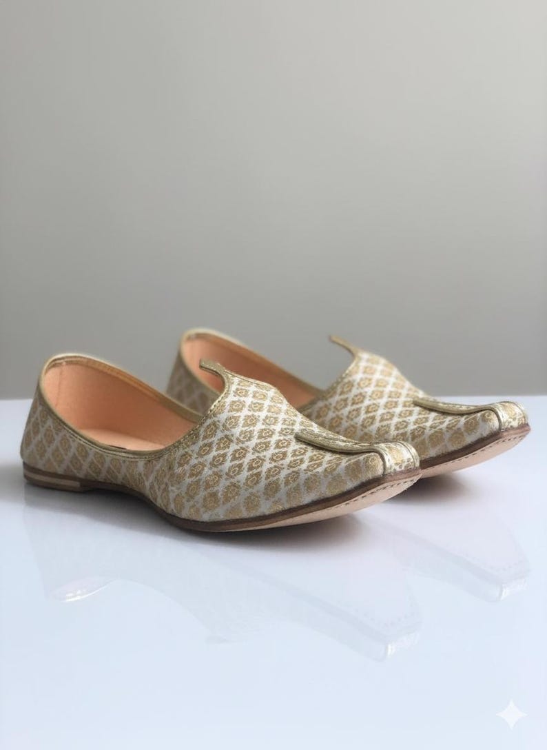 Extra Large White & Gold Indian Jutti Shoes for Men – Handmade Groom Footwear, Ethnic Khussa image 1