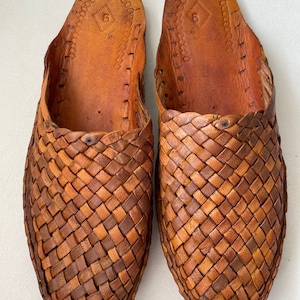 Mens leather mules, kolhapuri men shoes, hippie sandals, Boho shoes, summer beach slides, Indian traditional shoes Brown