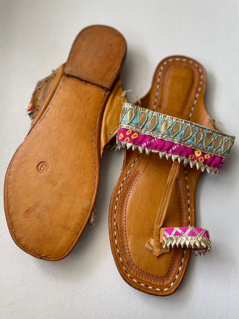 lightweight flip flops womens