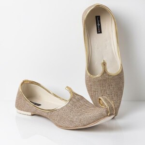 Braun & Gold Khussa Schuhe für Männer – Handgemachte indische Juttis, Hochzeit Party Schuhe, ethnische Slip-Ons Bild 1