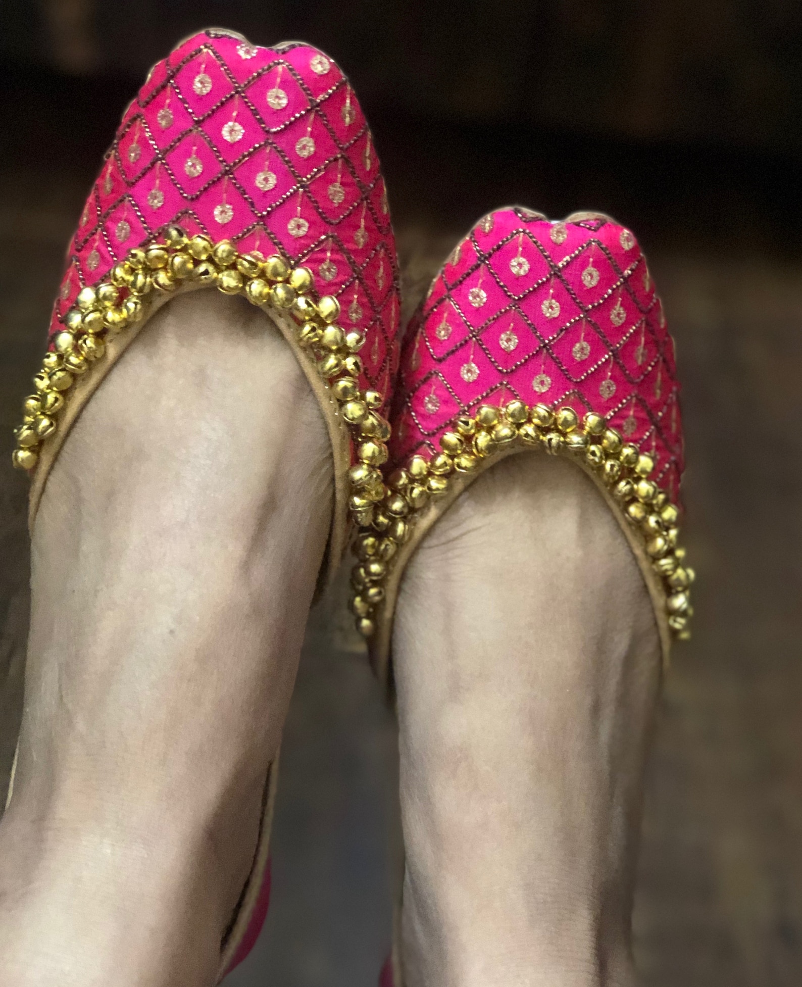 pink bridal shoes with ghungaroos, pink ballet shoes, embellished wedding shoes, embroidered juttis, indian shoes