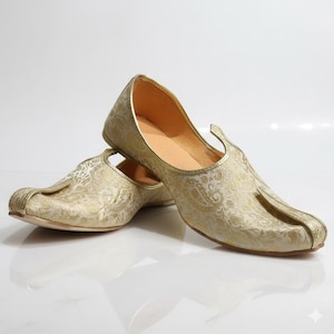 Men’s Gold Vegan Jutti Shoes – Handmade Khussa, Indian Wedding & Party Footwear, Traditional Groom Shoes