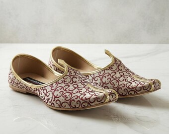 Gold Wedding Khussa Shoes for Men – Handmade Indian Juttis, Groom Footwear, Traditional Ethnic Slip-Ons