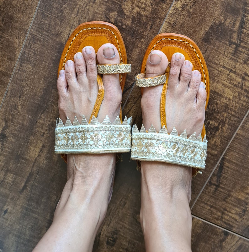 kolhapuri chappal women