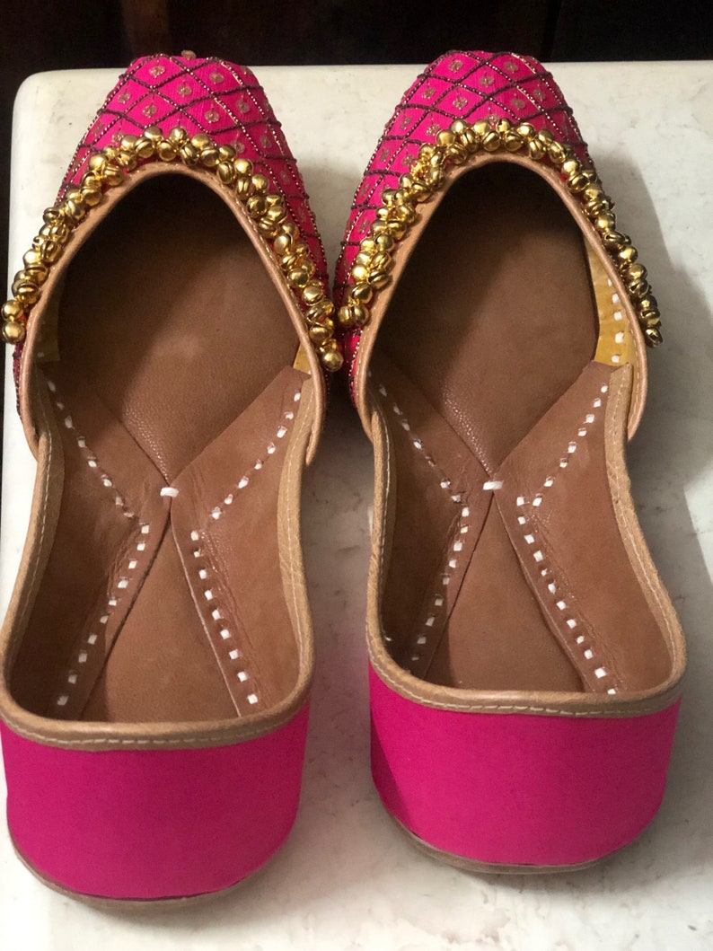 Pink Bridal Shoes, Trending Shoes, Indian Shoes Flip Flop, Pink Ballet Shoes, Embroidered Wedding Shoes, Punjabi Juttis, Khussa Shoes image 5