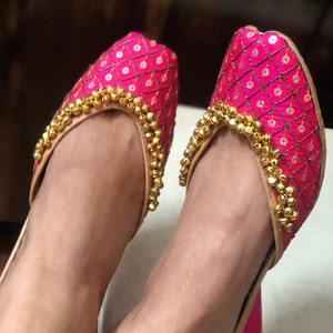 Pink Bridal Shoes, Trending Shoes, Indian Shoes Flip Flop, Pink Ballet Shoes, Embroidered Wedding Shoes, Punjabi Juttis, Khussa Shoes image 3