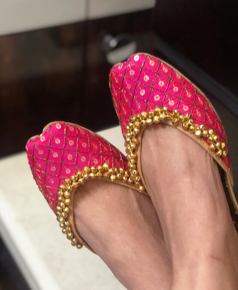 Pink Bridal Shoes, Trending Shoes, Indian Shoes Flip Flop, Pink Ballet Shoes, Embroidered Wedding Shoes, Punjabi Juttis, Khussa Shoes image 7