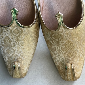 White and Gold Wedding Shoes, White Men Flats, Gold Men Slippers, Men juttis ,Casual Shoes, Indian shoes, wedding shoes for groom