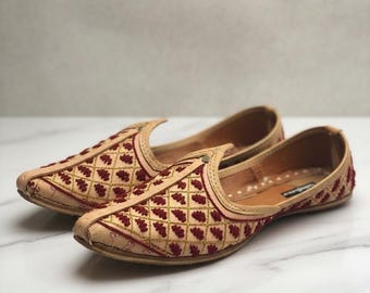 Geborduurde bruine khussa-schoenen voor heren – handgemaakte Indiase juttis, traditionele mojari, bruiloft en etnische instappers
