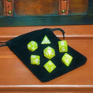 Conjunto de dados de masmorras e dragões amarelo marmorizado, caixa de dados dnd, caixa de dados d & d, rolo de dados poliédricos, jogo de jogo, mestre de masmorra, conjunto de presente