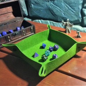 Dungeons and Dragons, D&D DND 5E Bandeja de dados com encaixes nos cantos. Bandeja de dados em feltro verde, dobrável. Conjunto de dados.