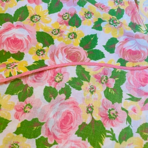 Vintage Sheet/Fabric Piece/Tablecloth, Pink Floral Retro Pattern
