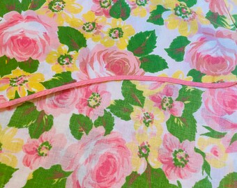 Vintage Sheet/Fabric Piece/Tablecloth, Pink Floral Retro Pattern