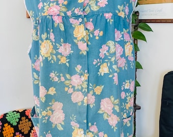 Vintage Smock Apron, Pink Roses, Cobbler Apron, Size 1X