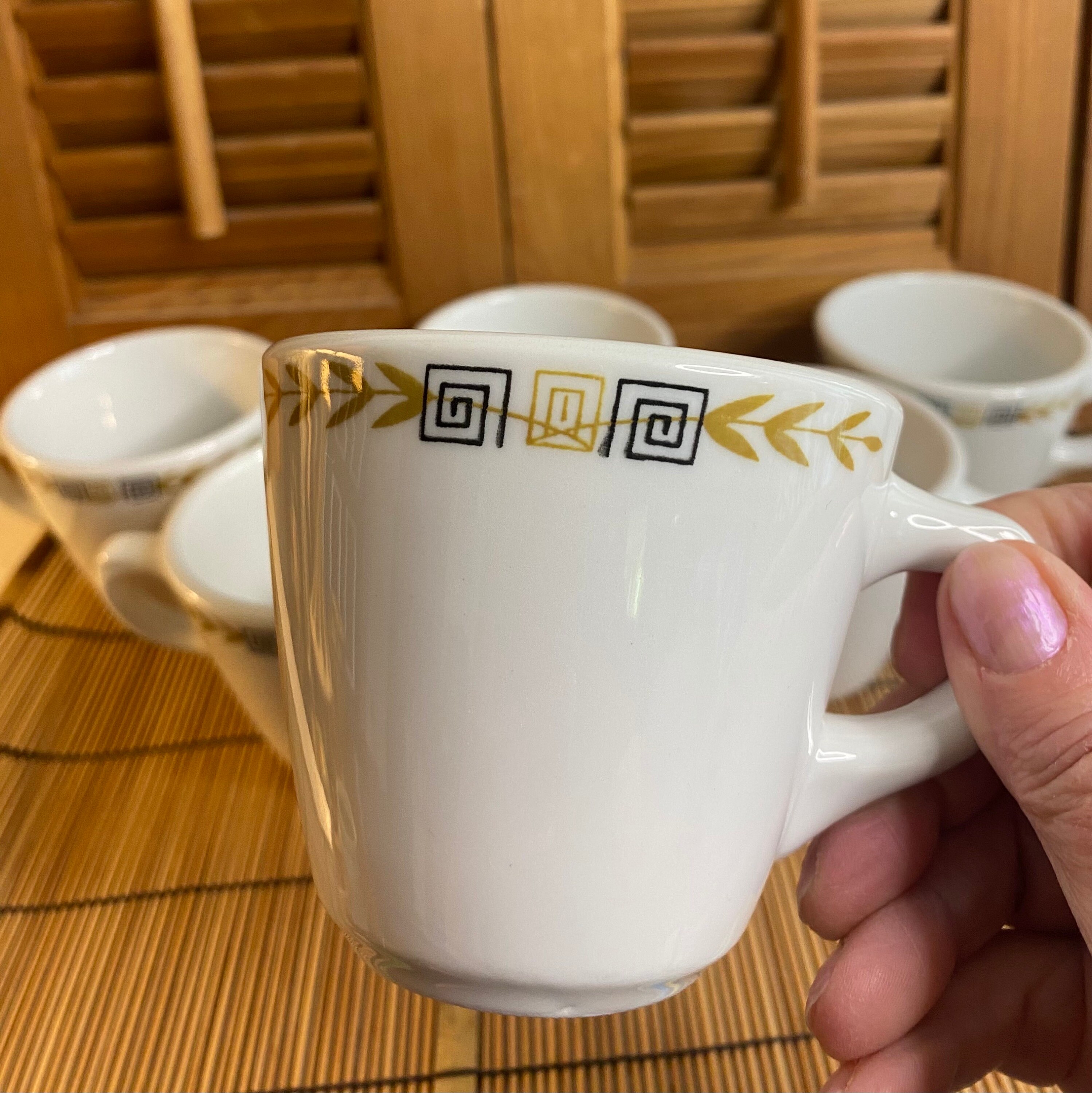デンマーク ステンレス 食器 小物入れ entered D.F.A 2つセット Vintage Ceramic Floral Stacking Mugs, Two Finger Handles