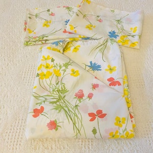 Vintage Sheet Set, Twin Fitted and Two Pillow Cases, 1970’s Whimsical Floral