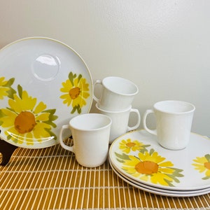 Vintage Sunflower Snack/Dessert Plates with Corelle Cups, Set of Four,Jonas Roberts,  Japan