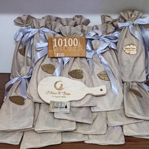 Tagliere a PERA personalizzato bomboniera per Matrimonio, BATTESIMO, prima comunione, cresima, compleanno o regalo singolo